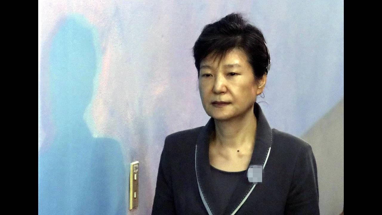 Σε κάθειρξη 24 ετών καταδικάστηκε η πρώην πρόεδρος Παρκ Γκουν-χιέ της Νότιας Κορέας